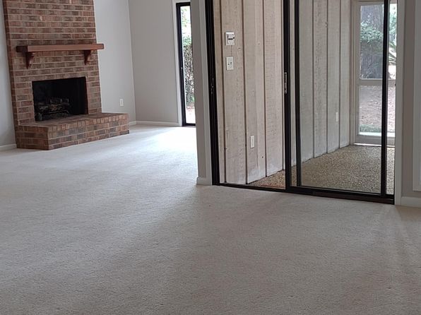 13 Village Green Cir