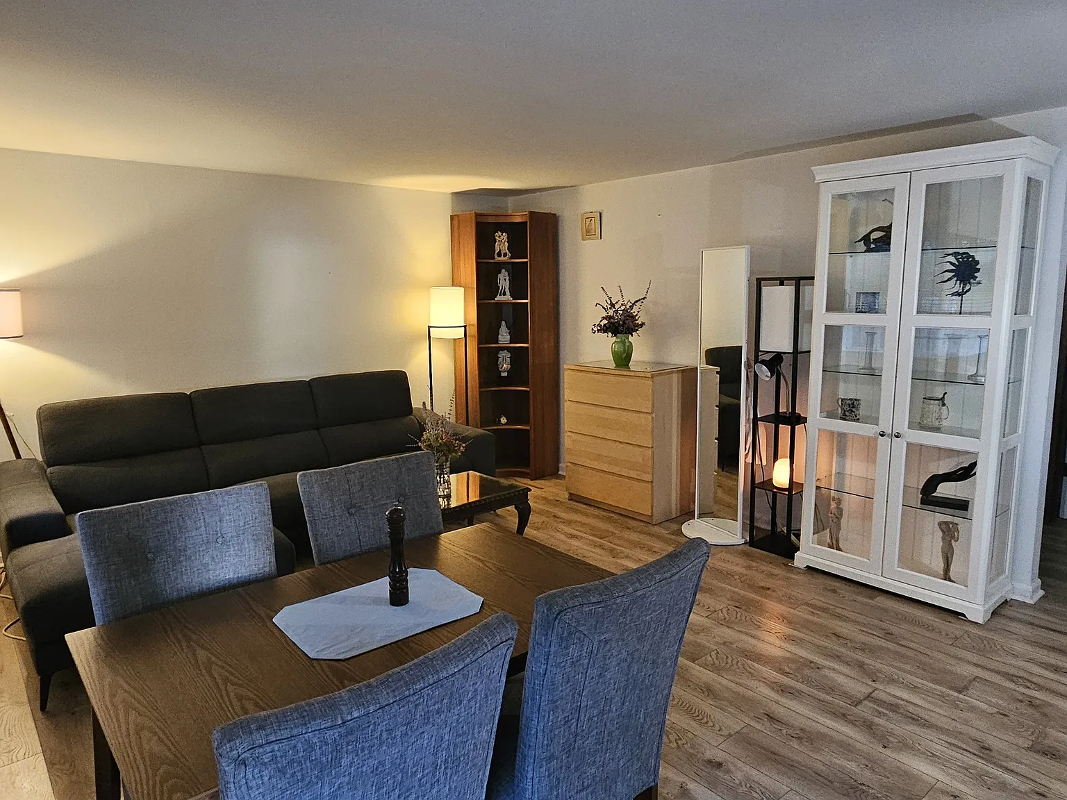 2 bed, 800 sqft, $2,350 — Photo 2