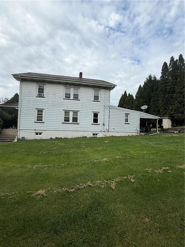 3 bed, 1.0 bath, 1312 sqft, $2,300 — Photo 2