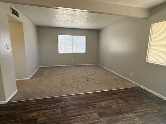 2nd image of 2516 Tulip Ln #5B