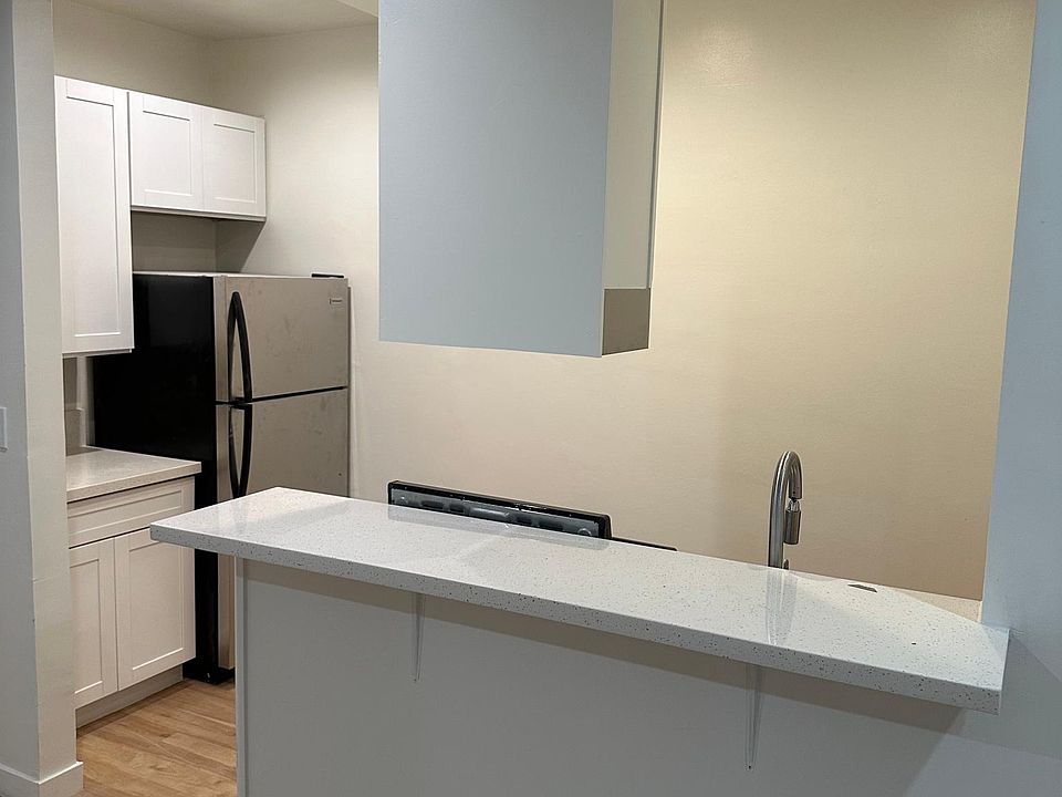 1st image of 638 S Cloverdale Ave #203