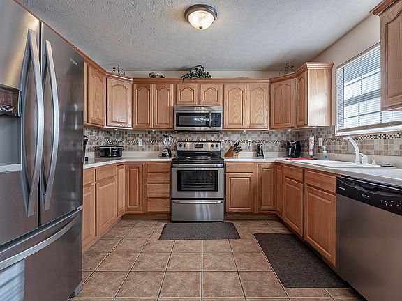 4th image of 313 N Cheyenne