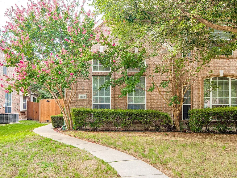 11549 Fountainbridge Dr — Photo 2
