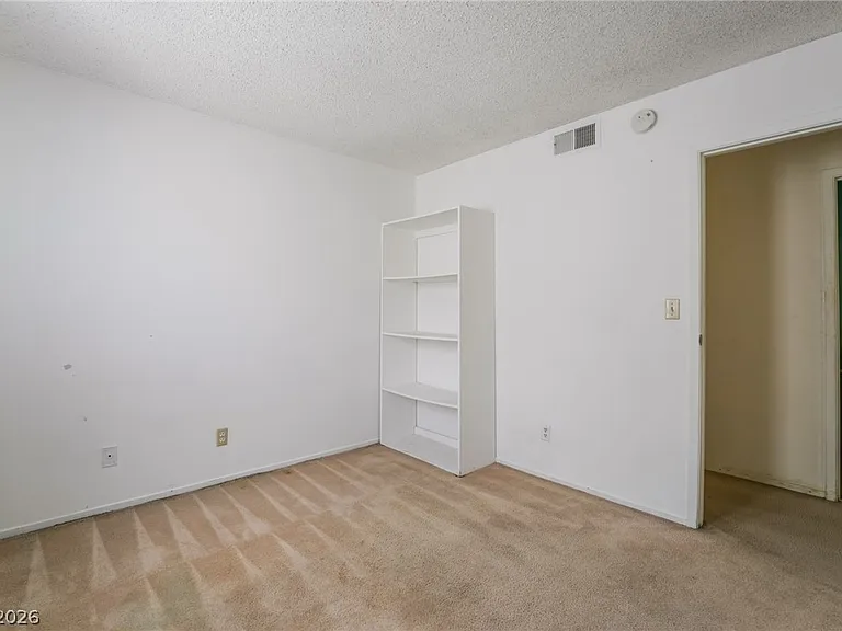 2102 E Russell Rd — Photo 17