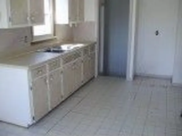 13468 Cunningham St, Southgate, MI 48195