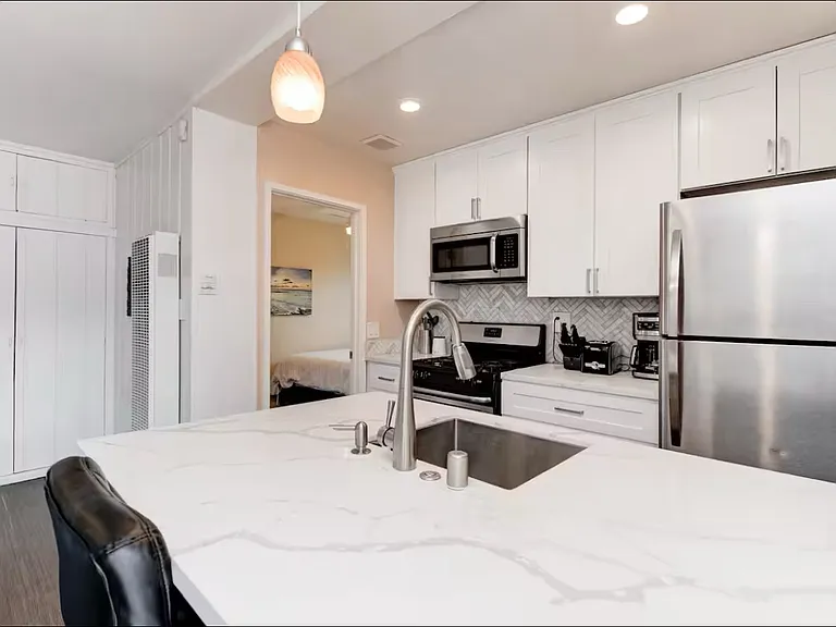 3112 Oliphant St — Photo 5