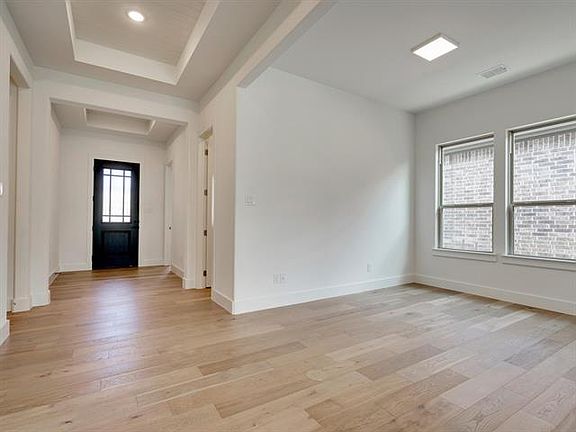 3rd image of 4012 Lago Vista Ln