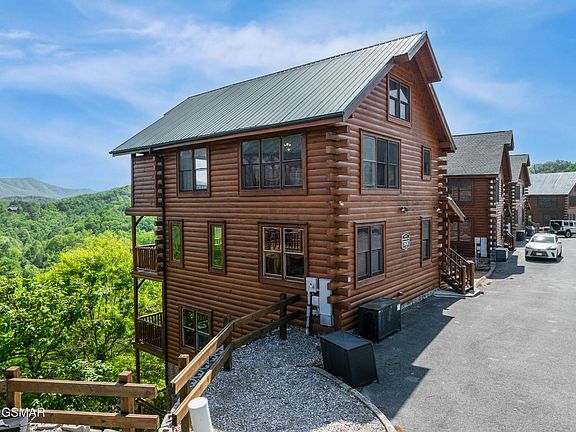 2nd image of 2828 White Oak Ridge Ln