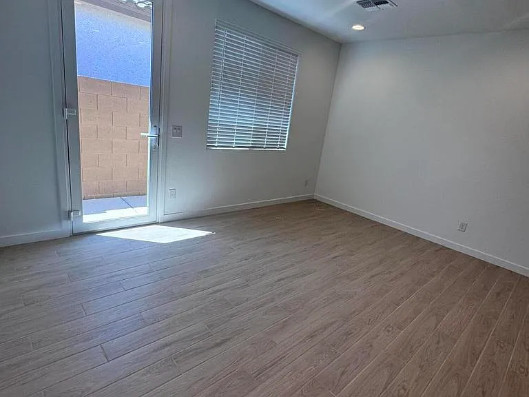 23333 W Mobile Ln — Photo 8