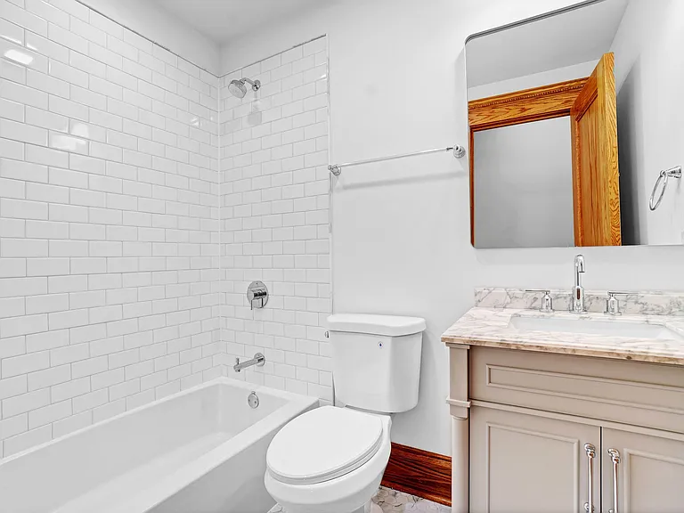 1233 N Hoyne Ave #1 — Photo 22