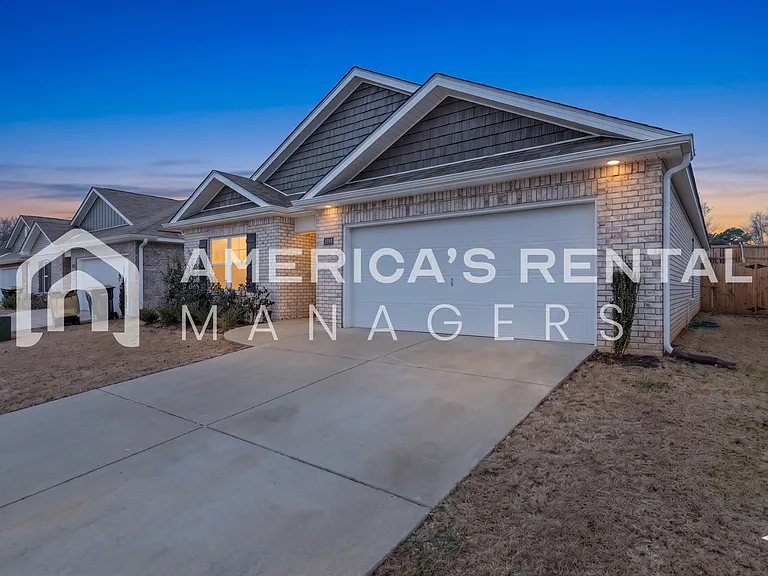 1508 Heritage Cir SE — Photo 4