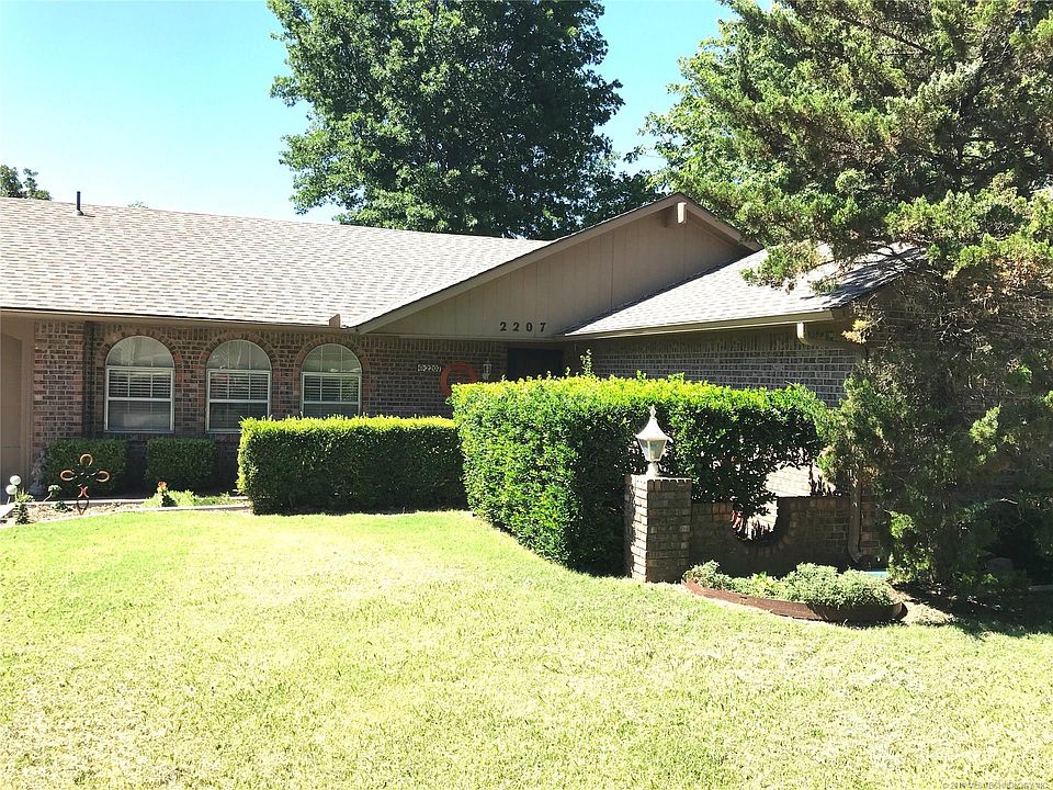 1st image of 2207 E Foster Dr