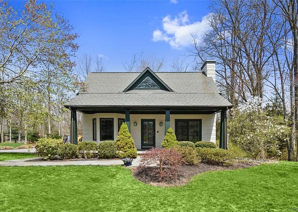 2 bedroom, 1.5 bath cottage 