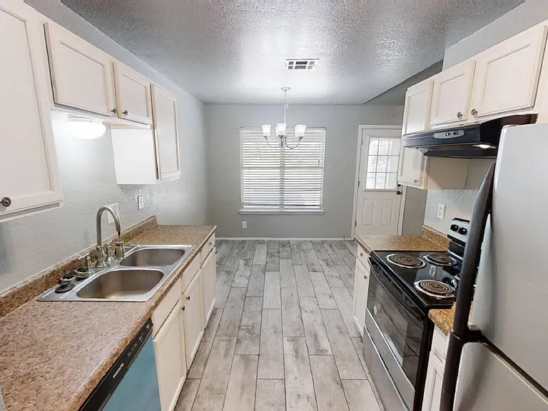 2606 Cross Timber Dr — Photo 6