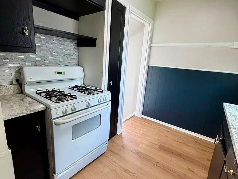 7615 Kenilworth Ave — Photo 2