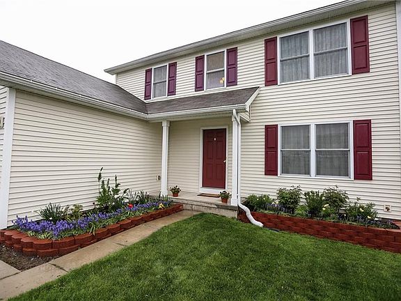2nd image of 60 Doncaster Trl