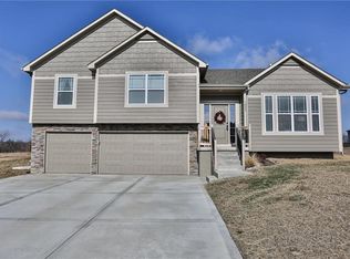 1003 Papaw Ln, Pleasant Hill, MO 64080