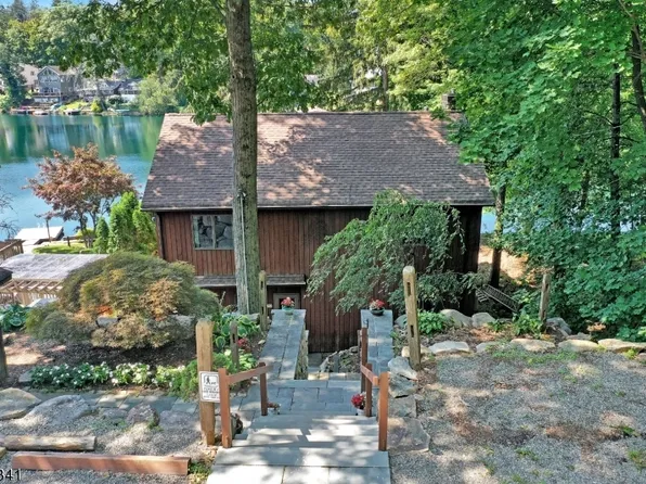 52 Upsala Path, West Milford Twp., NJ 07480