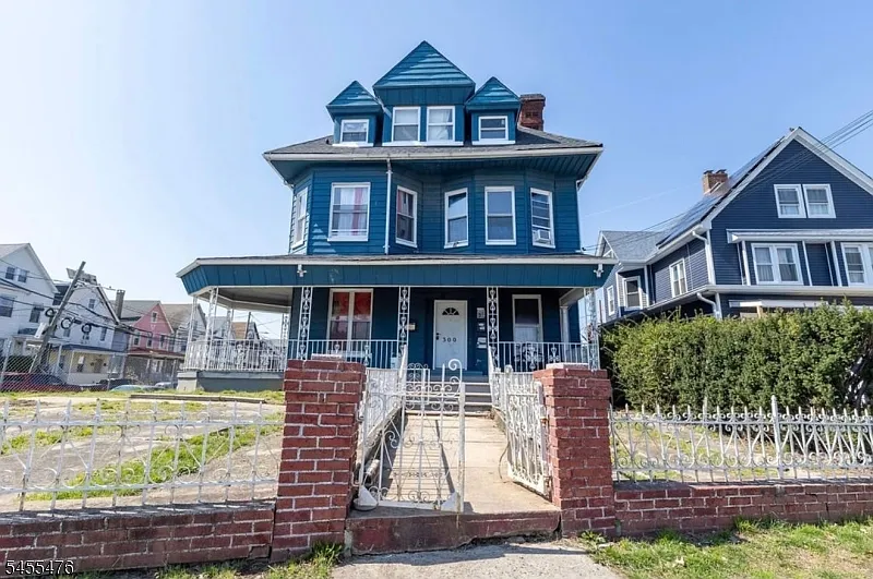 300 1st Ave