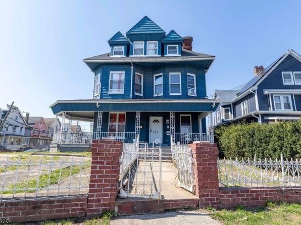 300 1st Ave