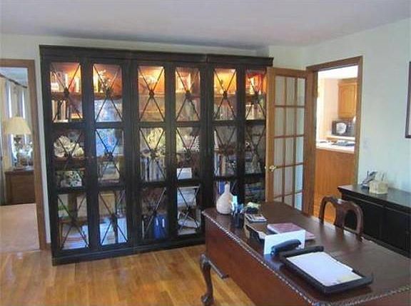 2nd image of 21 Stonebridge Ln
