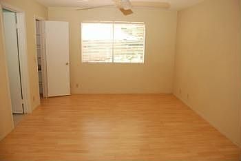 4th image of 409 E Sack Dr