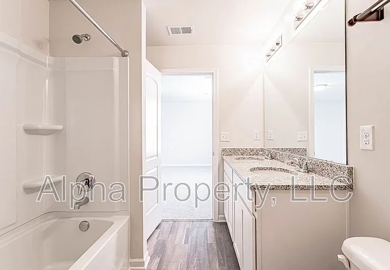 207 Long Grove Ln — Photo 22