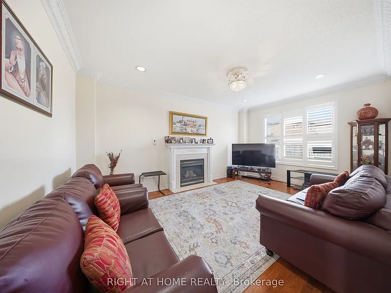 284 Maple Leaf Dr — Photo 16