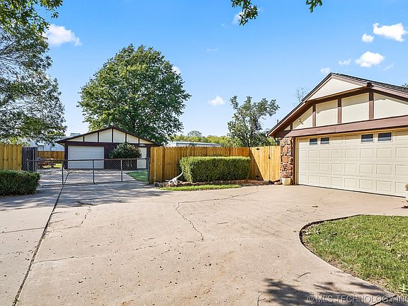 4th image of 23384 S Twin Oaks Dr