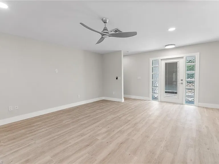 54 Liberty Ln — Photo 8