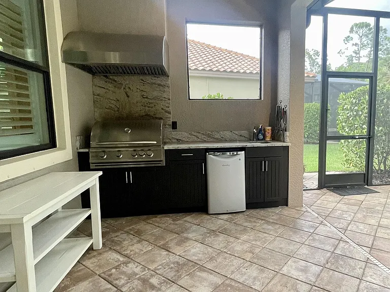 9251 Isla Bella Cir — Photo 10