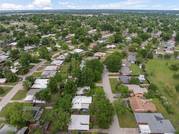 5135 E 27th Pl, Tulsa, OK 74114