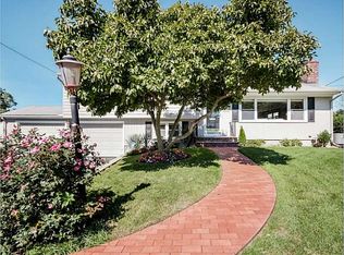 81 Wildwood Dr, Cranston, RI 02920