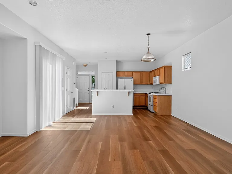 1506 SE Kobus Way — Photo 9