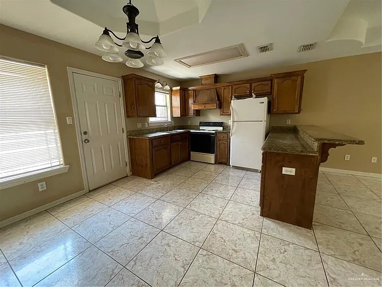 2216 N Erica St #2 — Photo 3