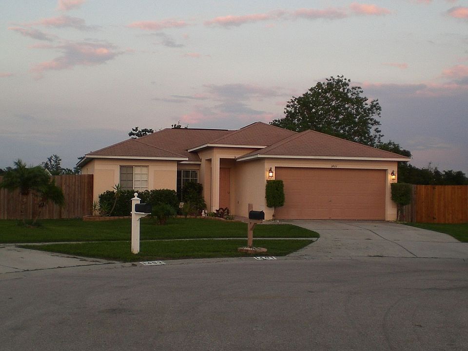 HOUSE FRONT