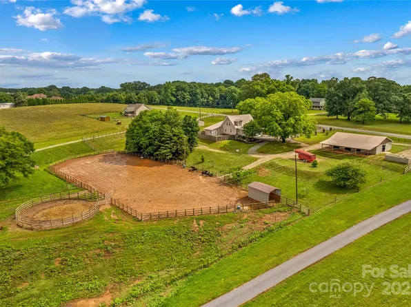 296 Hicks Creek Rd, Troutman, NC 28166