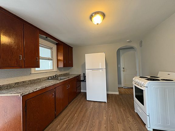 3rd image of 1112 Meriden Rd #2A