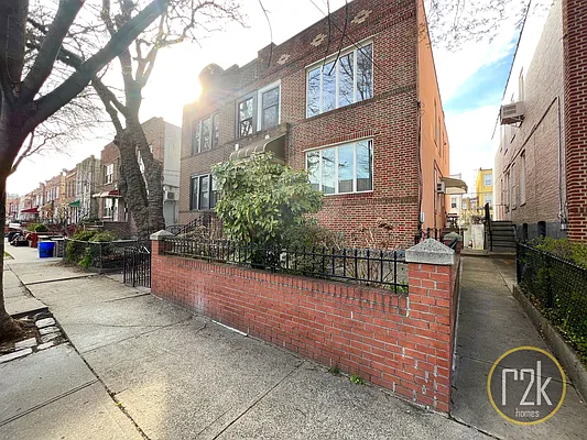 Rented by Realty 2000 Corp | media 27