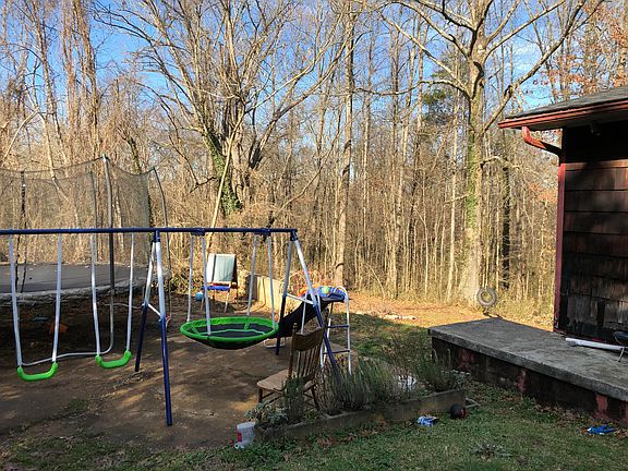 4th image of 800 SW Valley Dr