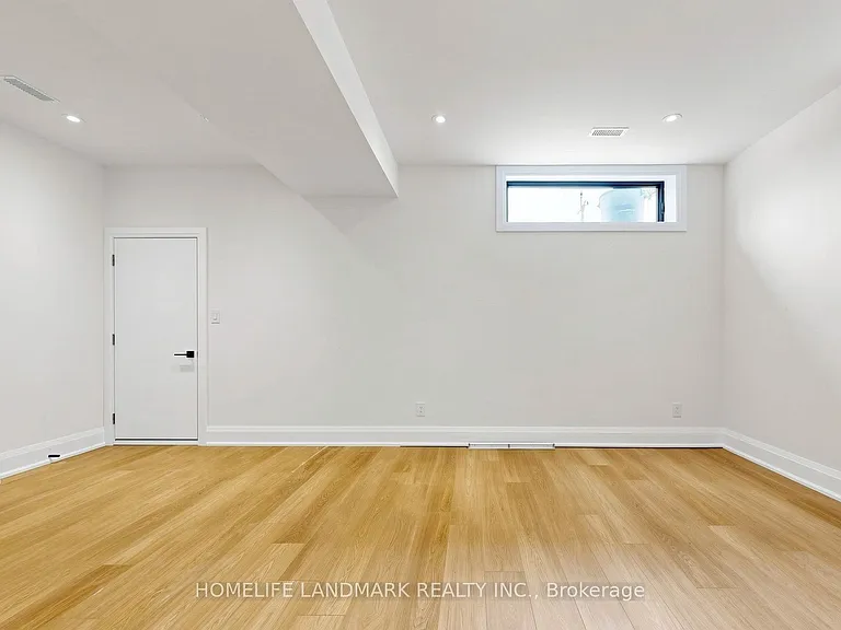 750 Glengrove Ave W #B — Photo 43