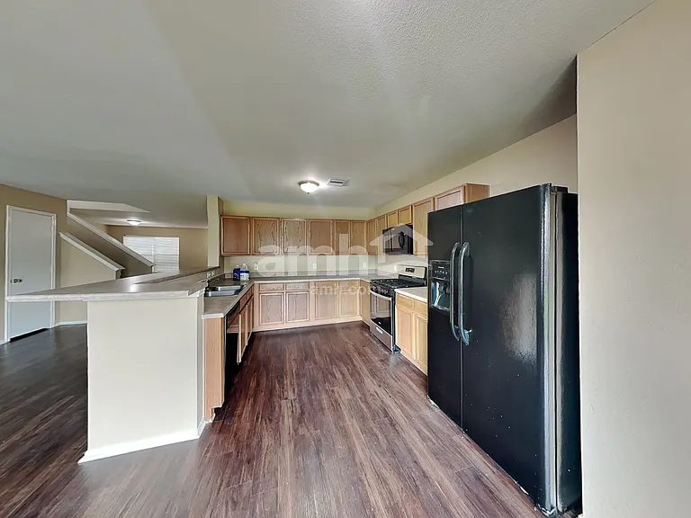 9618 Lasbury Dr — Photo 3