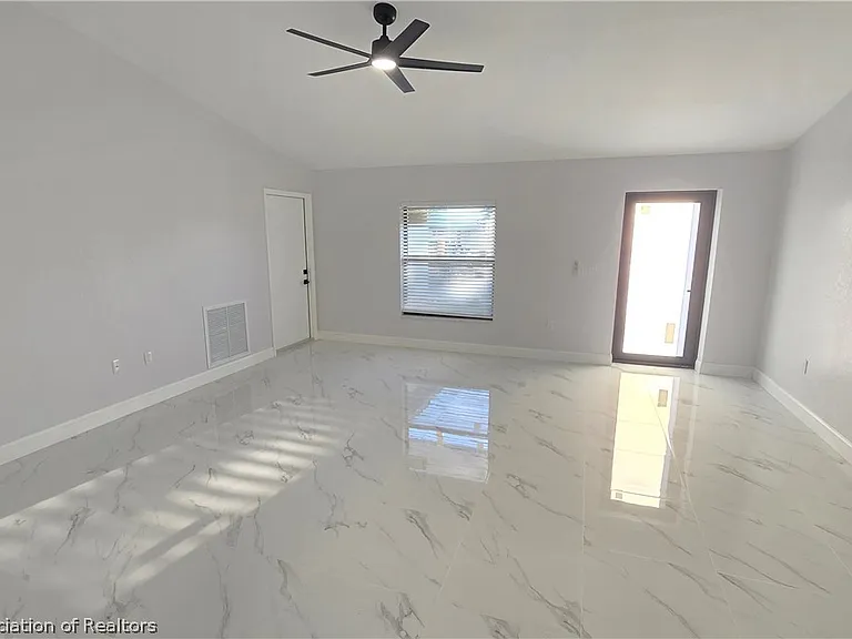 4720 Trout Ave — Photo 6