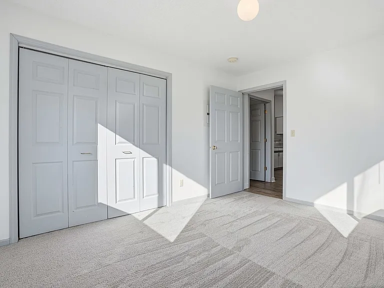 Keokuk Street Apartments — Photo 8