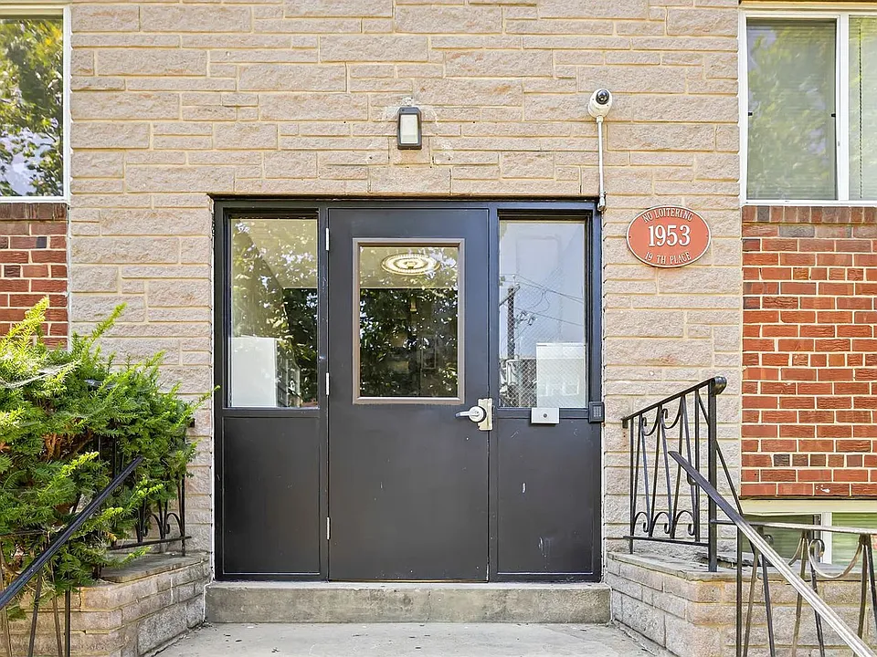 1953 19th Pl SE