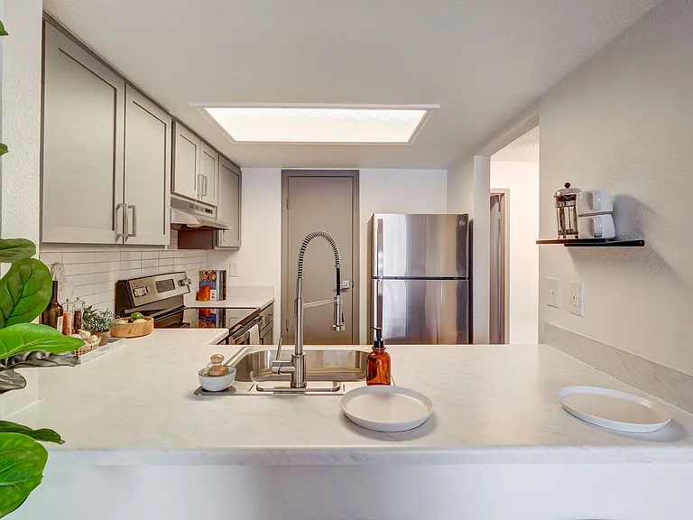 Shift Apartments — Photo 4