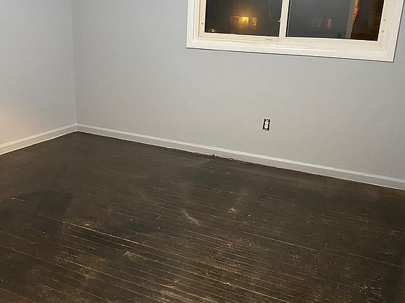 2nd image of 1931 Lexington Pkwy