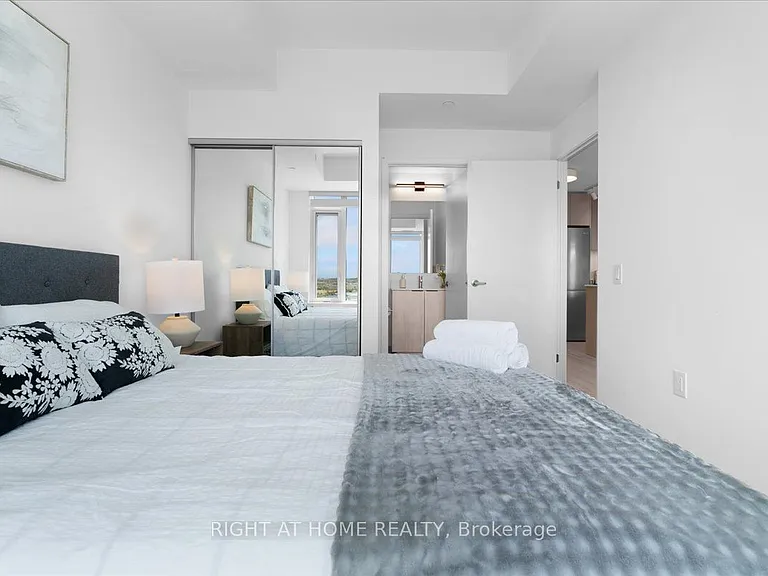 2485 Eglinton Ave W #1401 — Photo 23