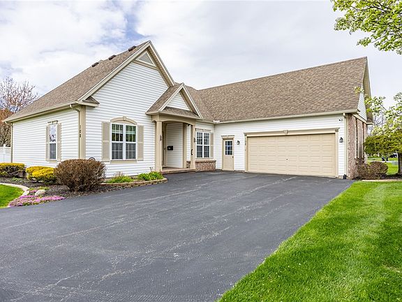 3rd image of 108 Arborway Ln