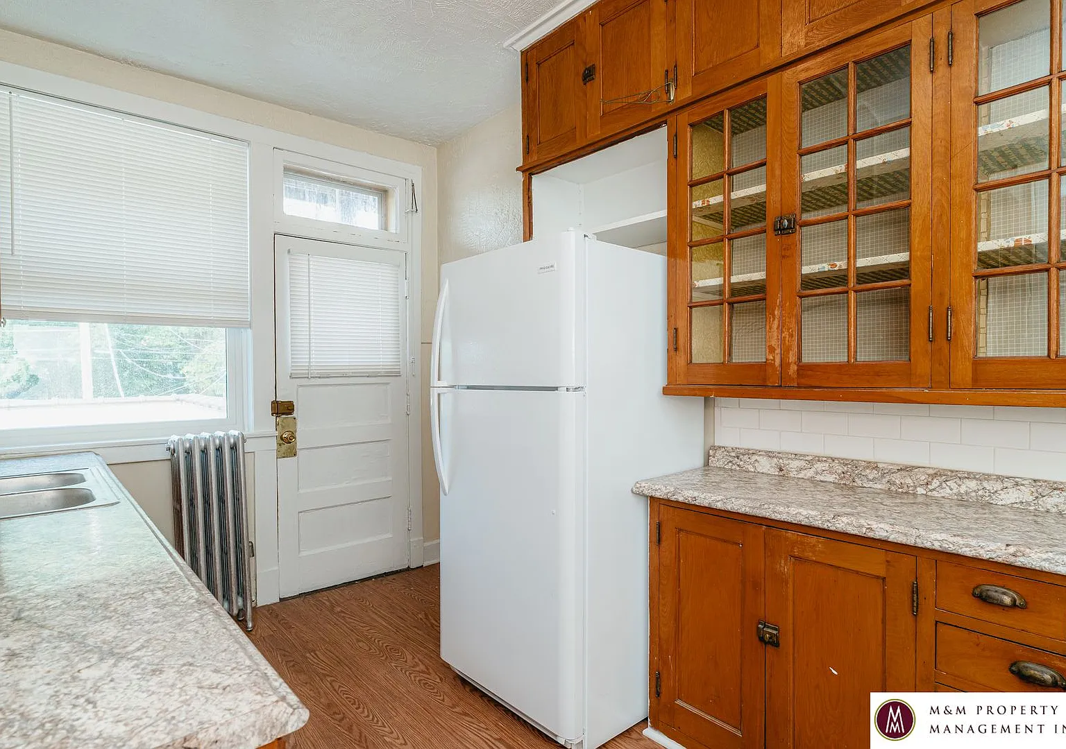 817 Oak Park — Photo 3